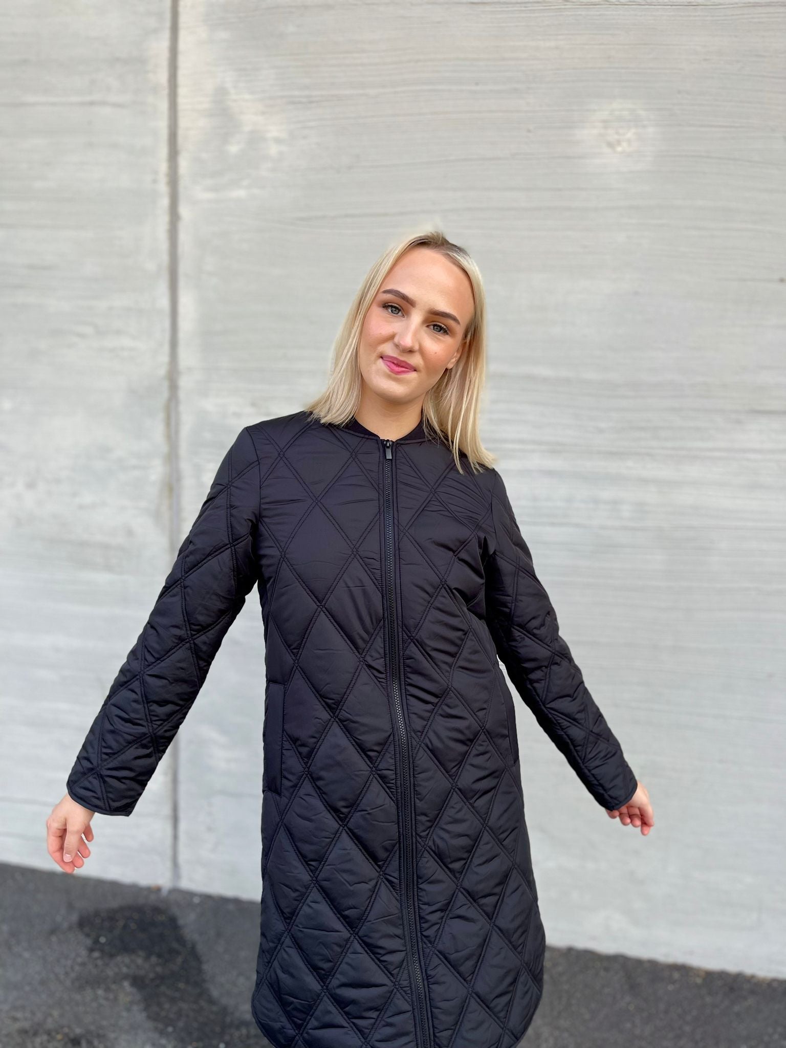 VIQUILA Quilted Jacket - Black